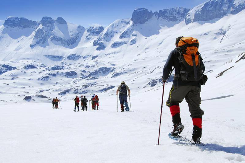 ¿Sabes cómo se anda con raquetas de nieve?